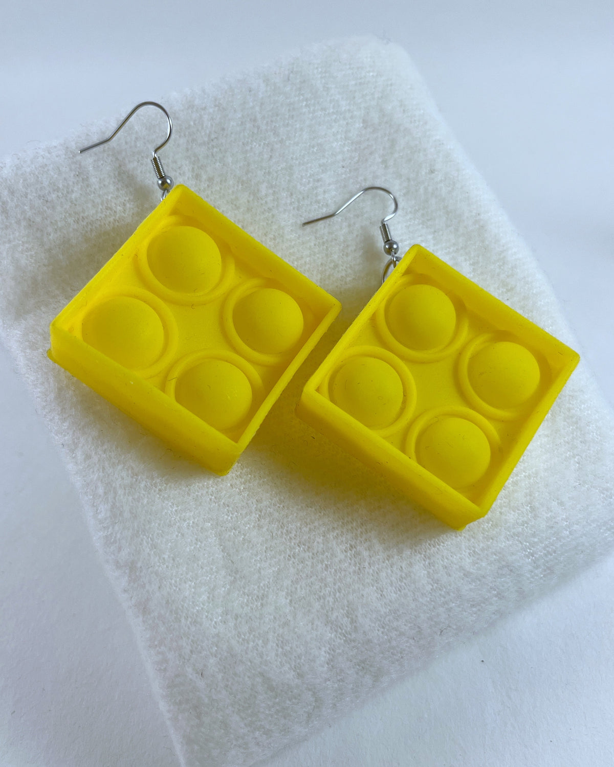 Yellow fidget