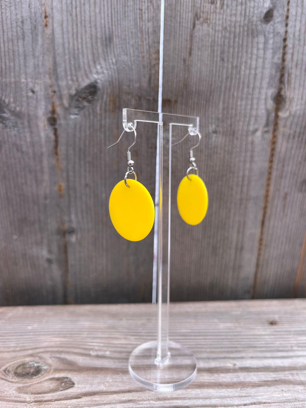 Game plain yellow