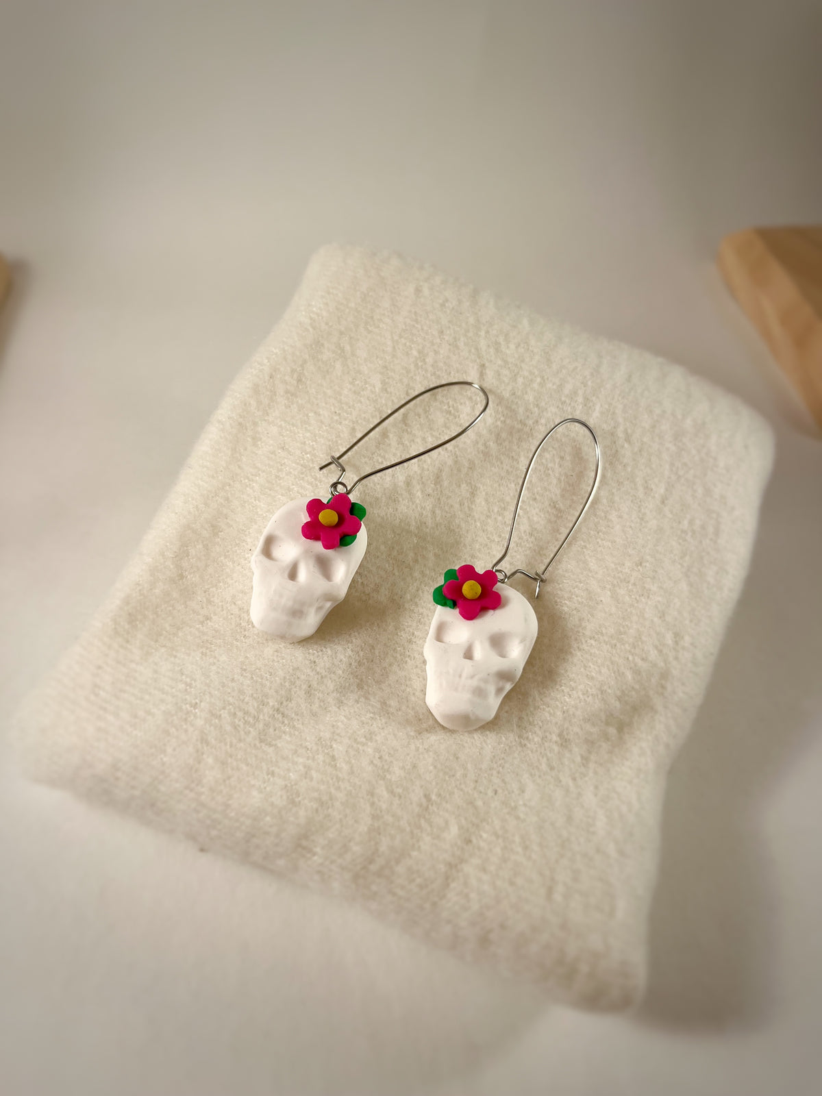 Happy skulls Jade white
