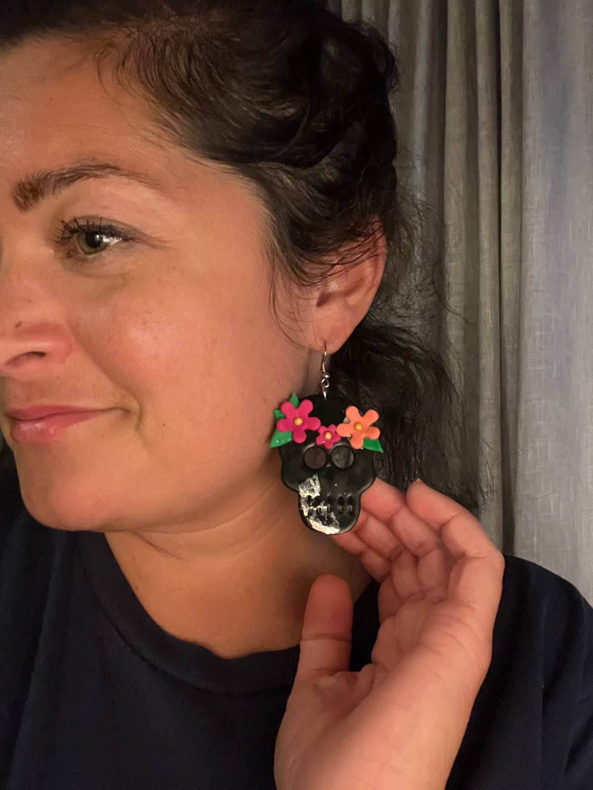Happy skulls Flower power black
