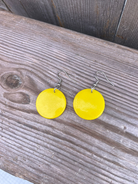 Game plain yellow