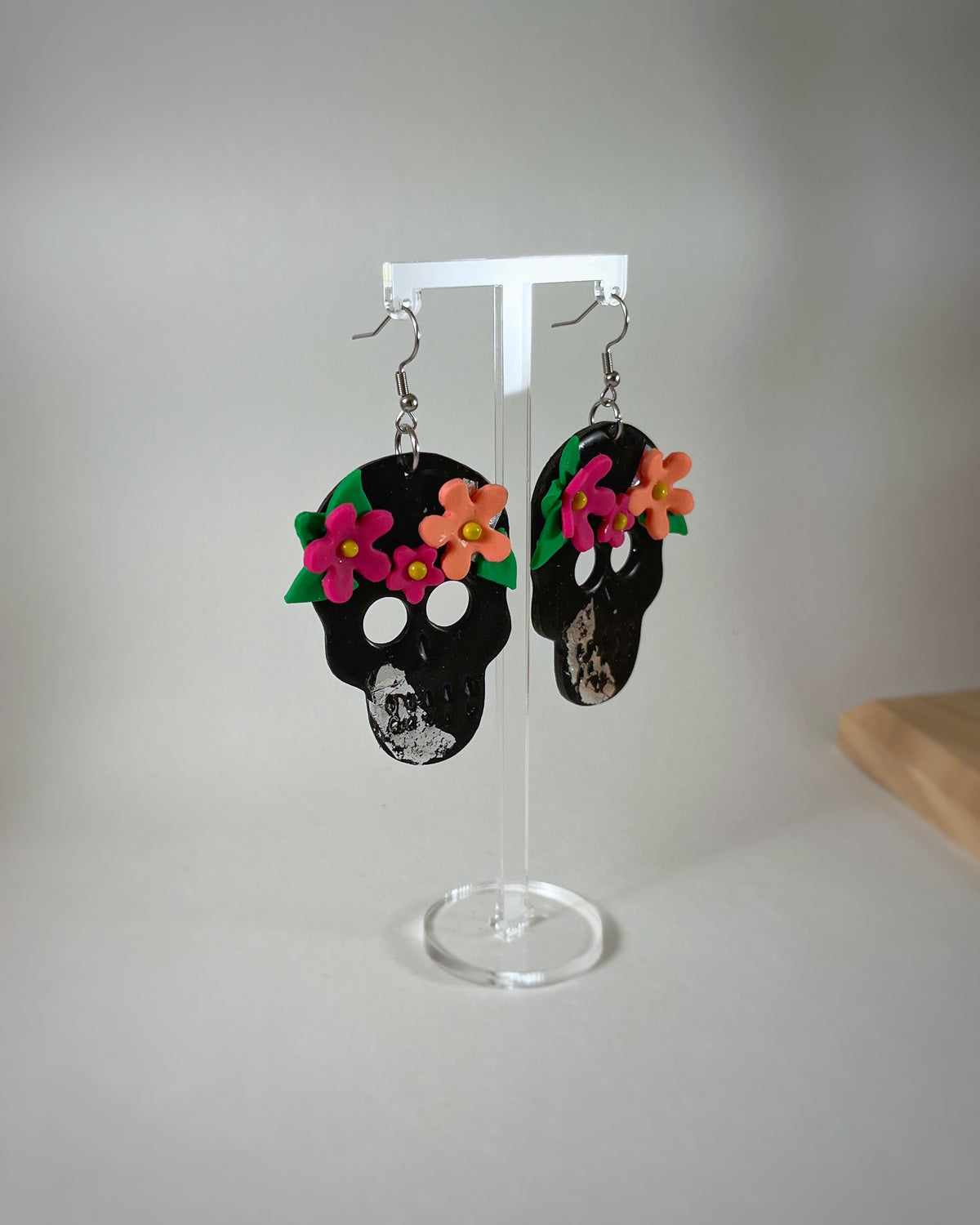 Happy skulls Flower power black